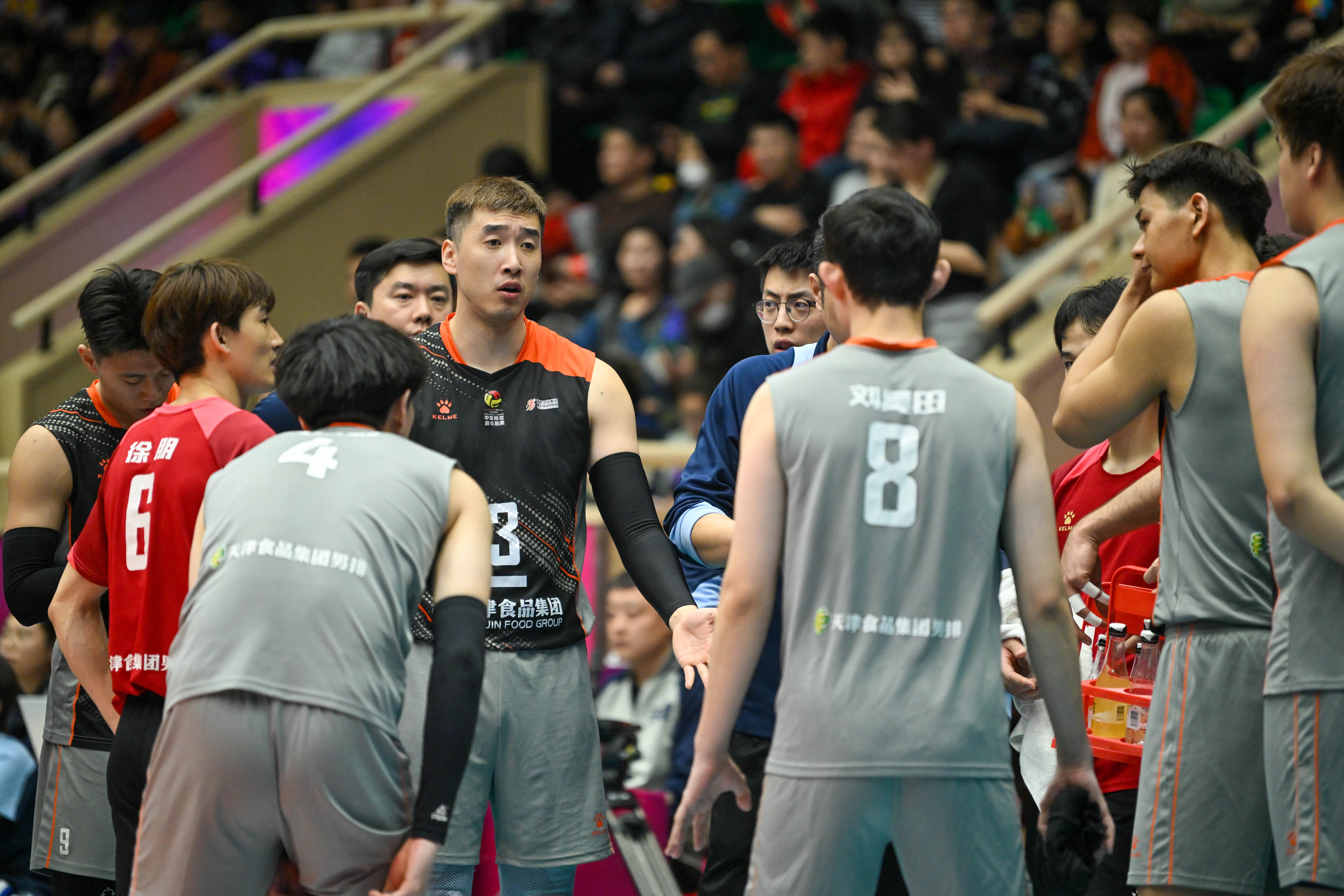 关于中国男子排球队实力超群，连战皆捷晋级的信息