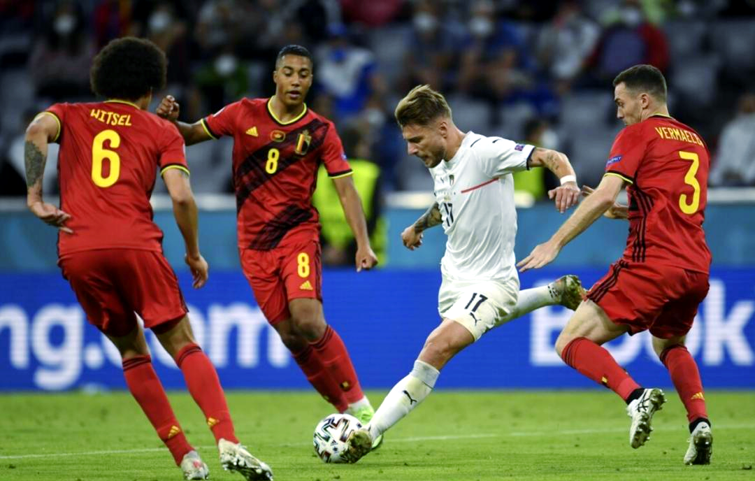 激烈较量：意大利与荷兰在欧锦赛上争夺胜利的简单介绍