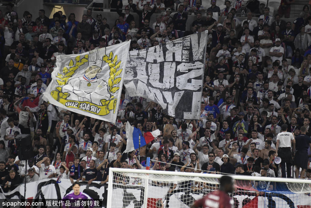 包含摩纳哥客场输给梅斯，遭遇三连败的词条