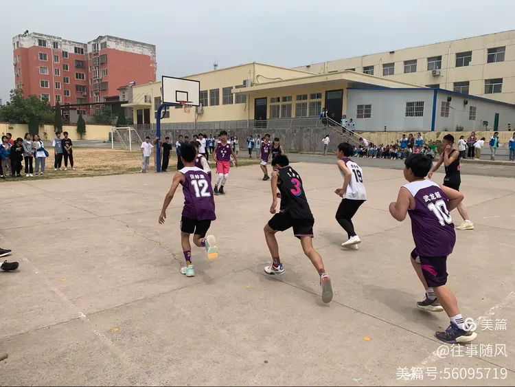 格拉纳达队员在比赛中努力拼搏的简单介绍