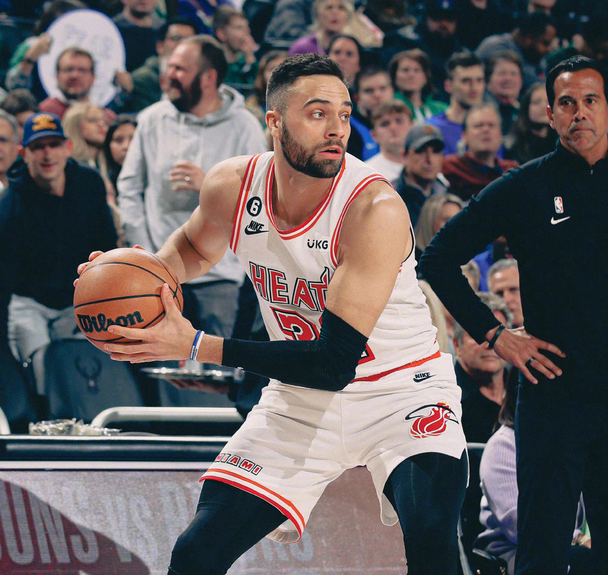 包含热火外线火力全开，负于雄鹿成无解的词条