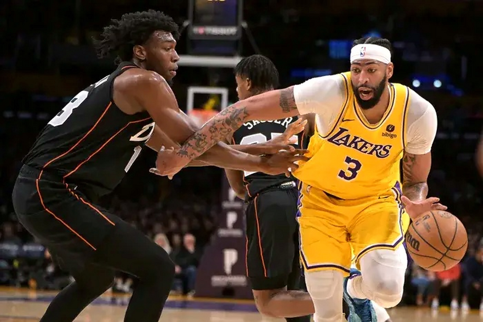 湖人击败活塞，詹姆斯再次证明自己