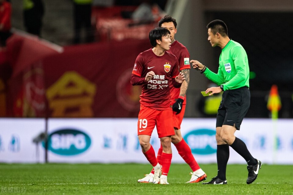 爱游戏登录入口-关于上港主场惨败，主帅紧急召开战术会议调整球队状态的信息